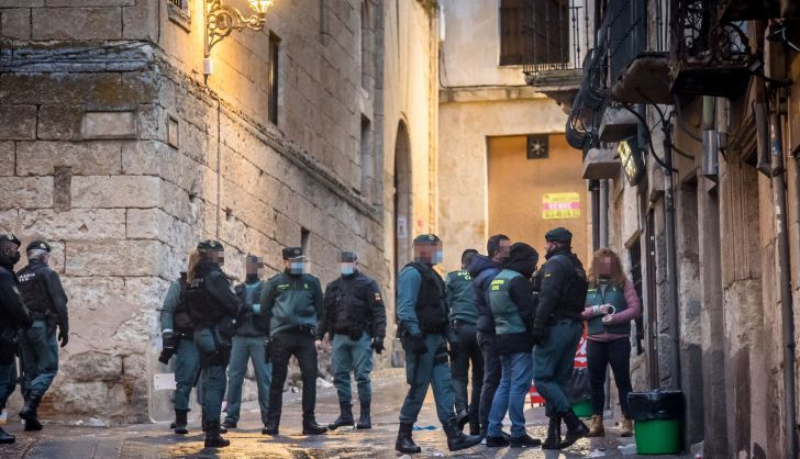Guardia Civil presente en el lugar de los hechos, donde ha fallecido una persona por herida de arma blanca | Vicente | Agencia Ical