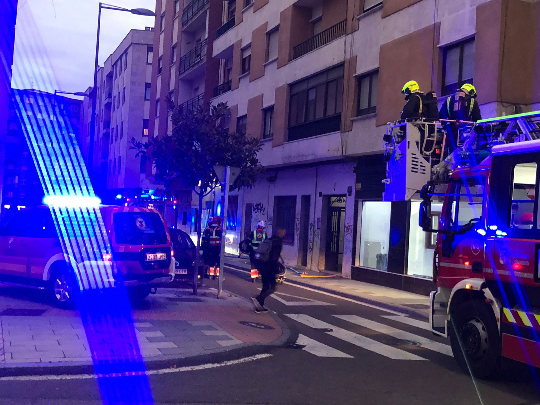 Incendio ático en calle Alfonso IX de León (9)