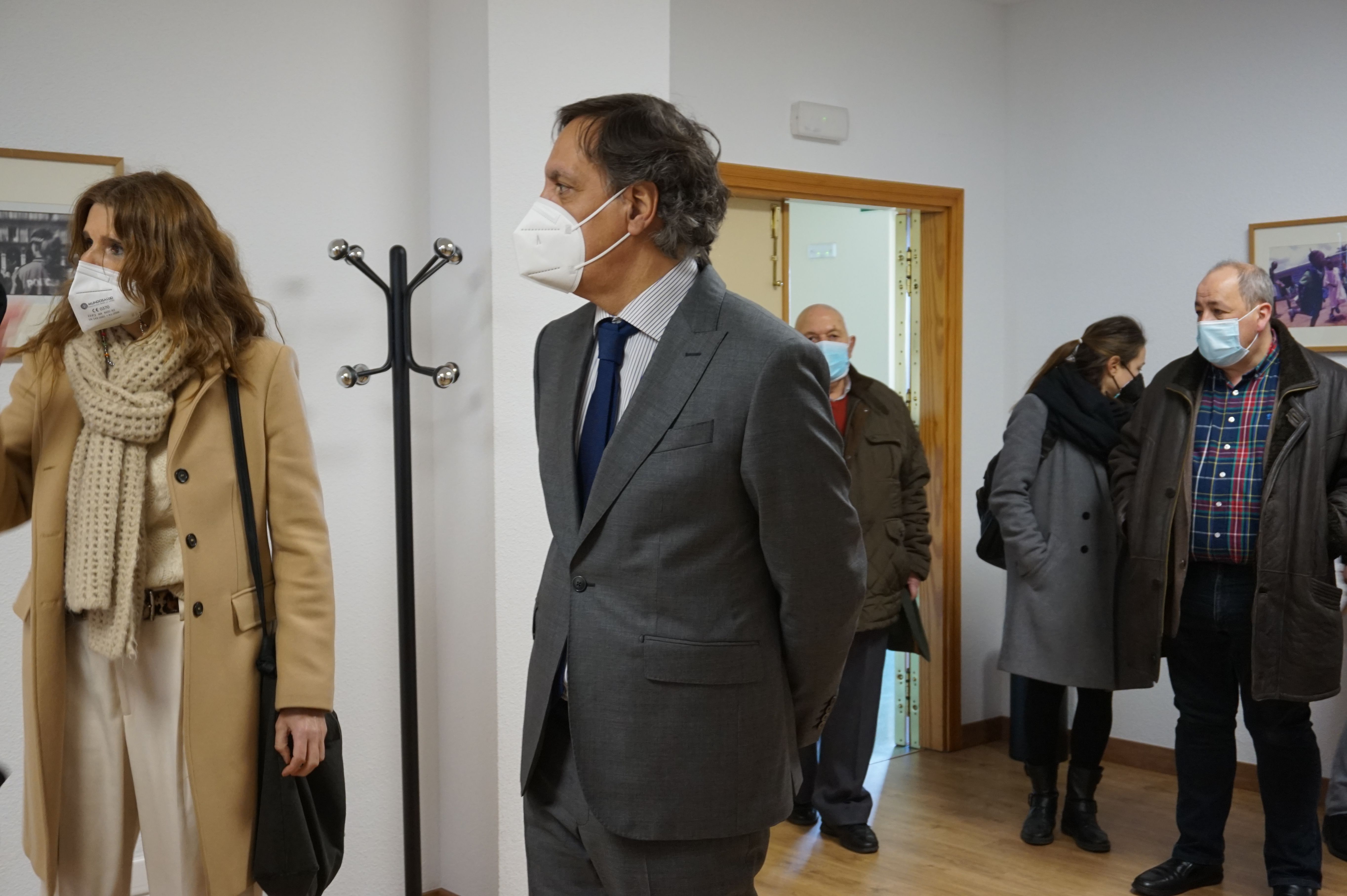 El alcalde inaugura la nueva Casa de la Mujer 'Clara Campoamor'