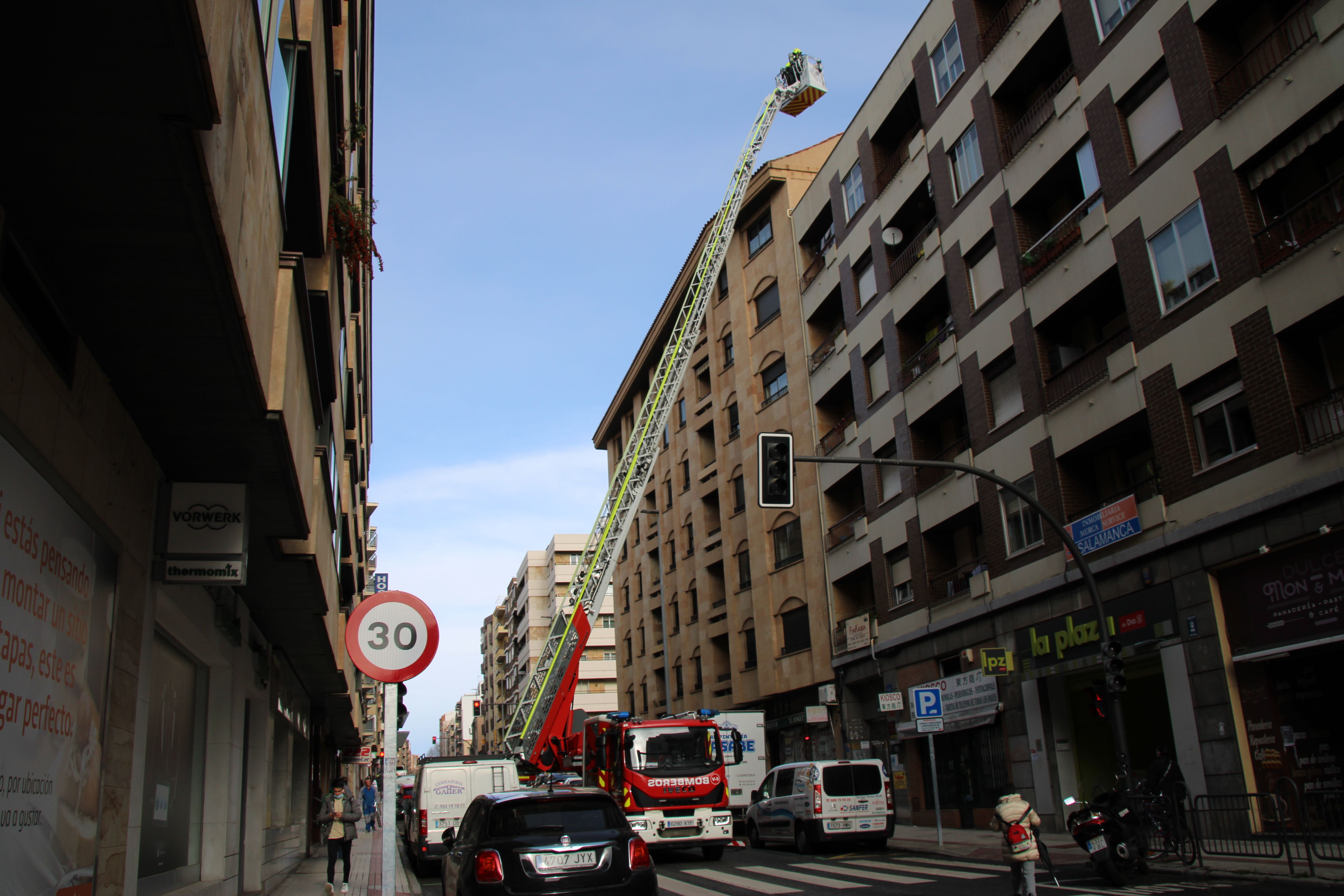 Intervención de Bomberos en la avenida de Italia (10)