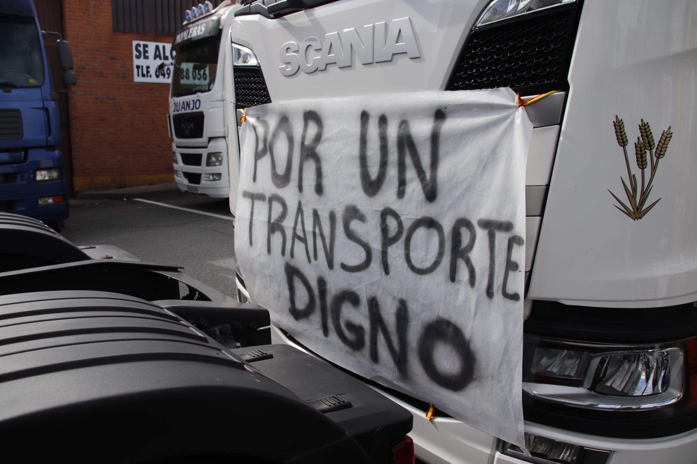 Marcha lenta de transportistas por Salamanca. Foto S24H