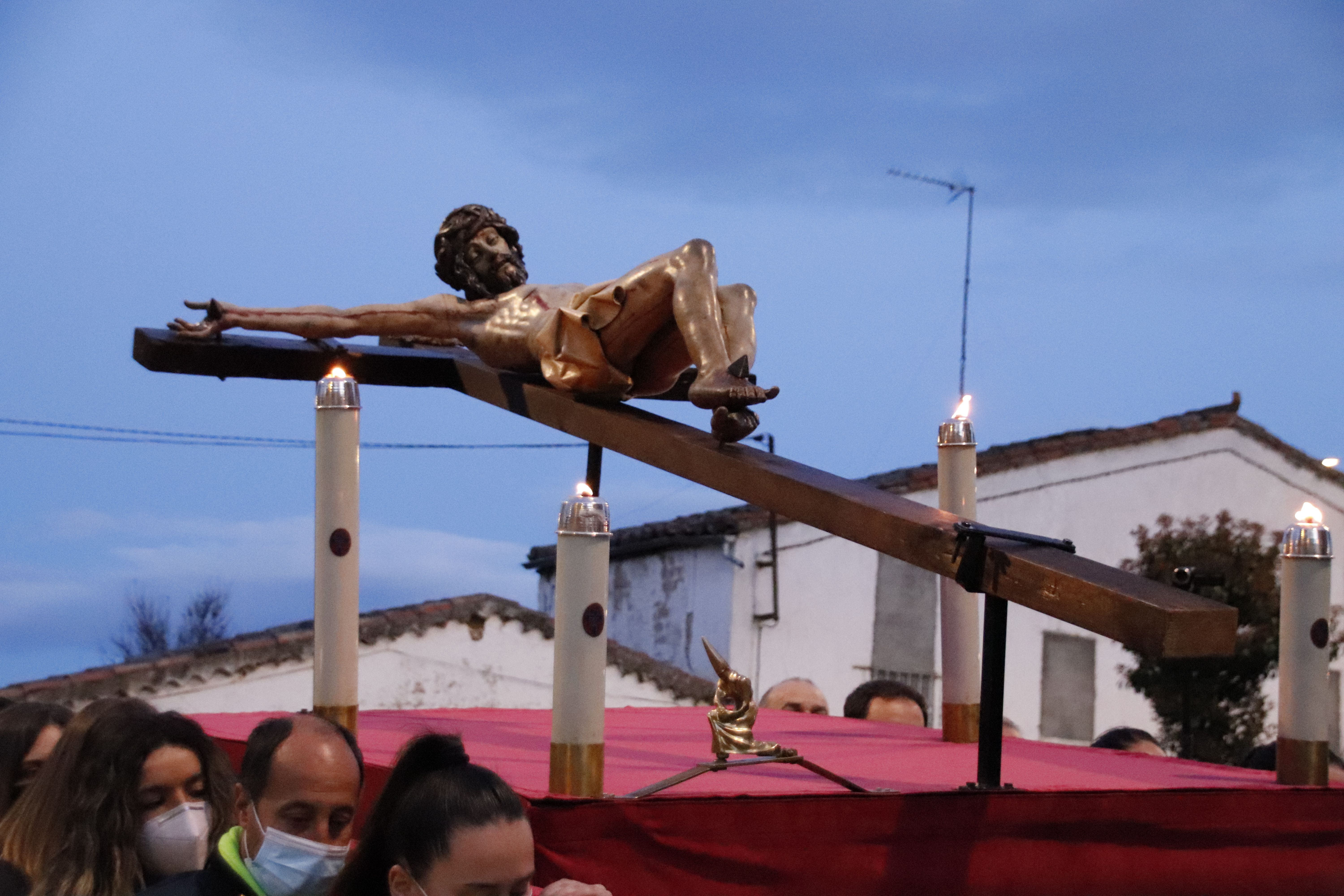 Vía Crucis con el Cristo de la Salud de Tejares por las calles del barrio