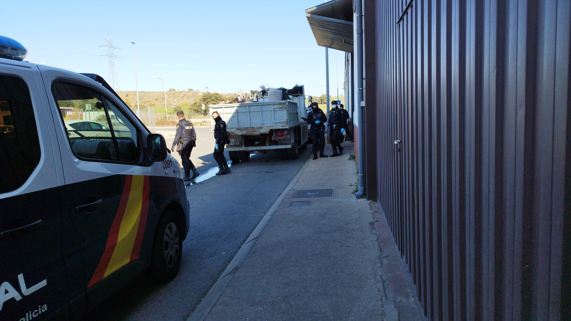Redada policial en el polígono industrial de Carrascal de Barregas