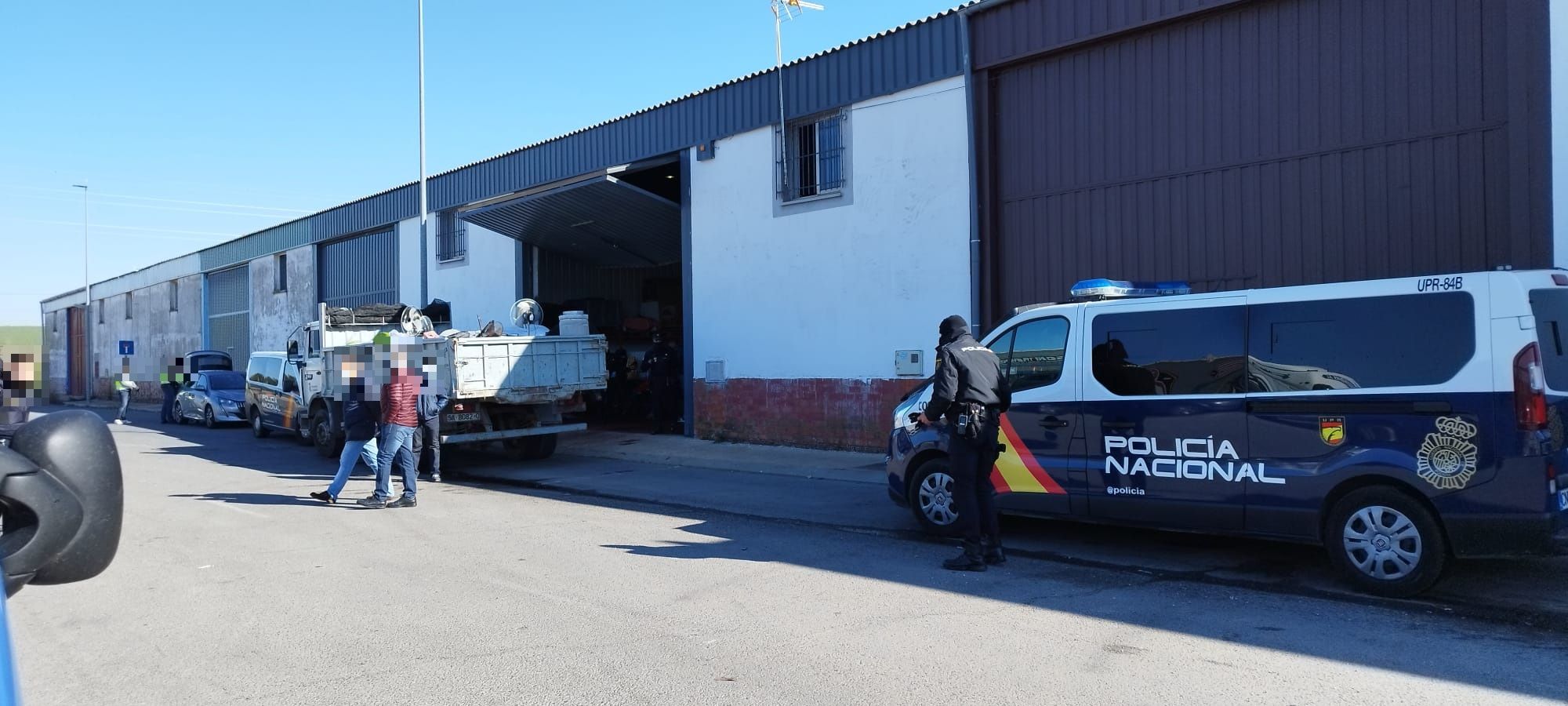 Operación policial en el polígono industrial de Carrascal de Barregas