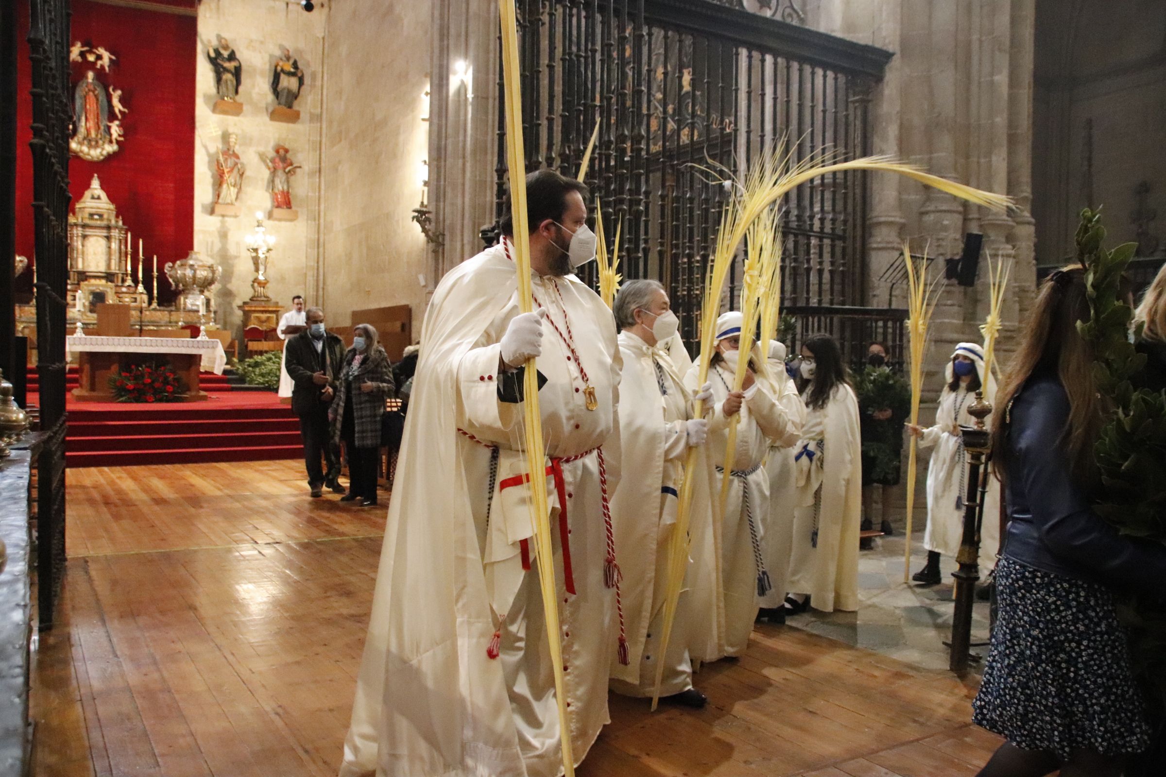 La Corporación Municipal asiste a la misa y procesión del Domingo de Ramos