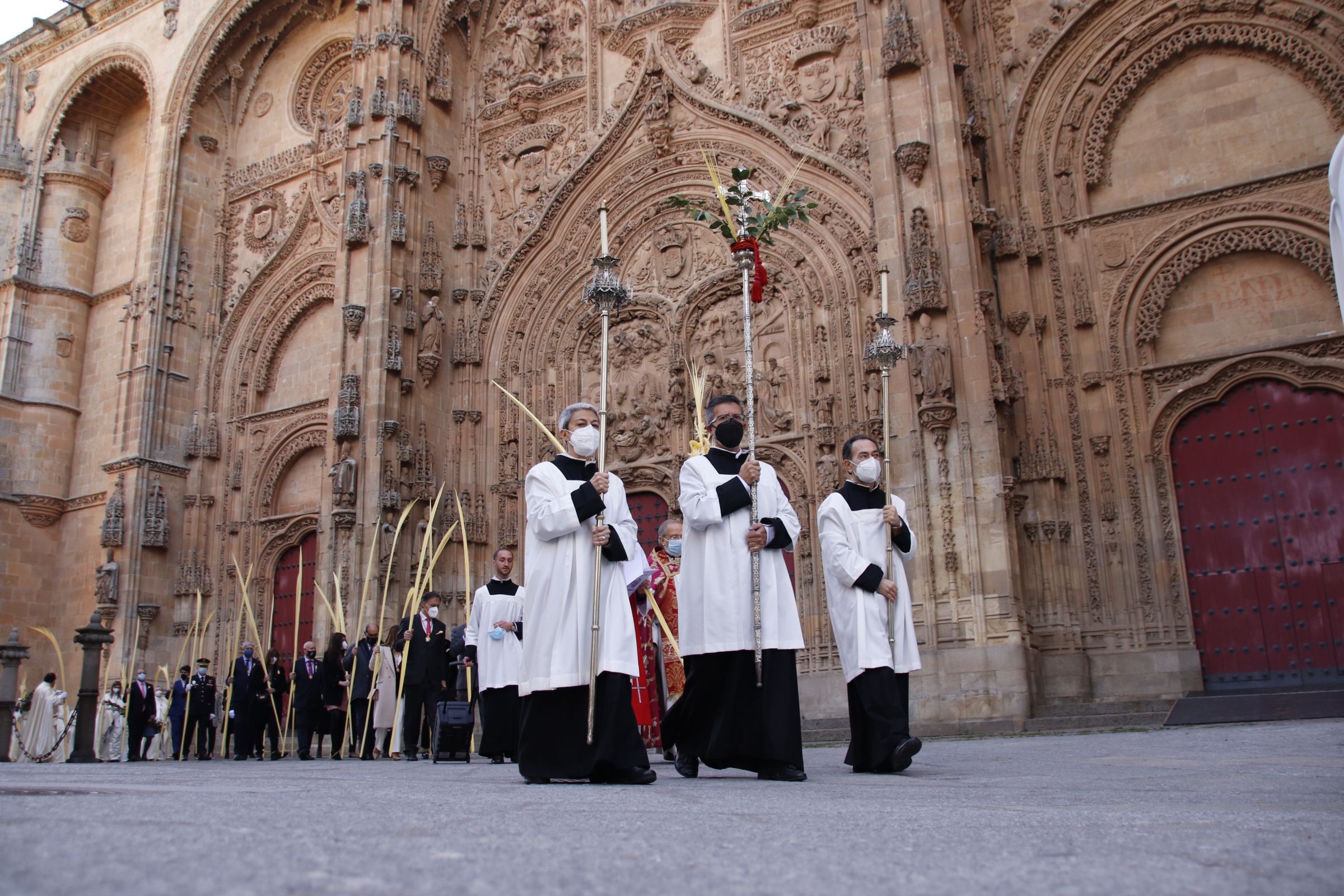 La Corporación Municipal asiste a la misa y procesión del Domingo de Ramos