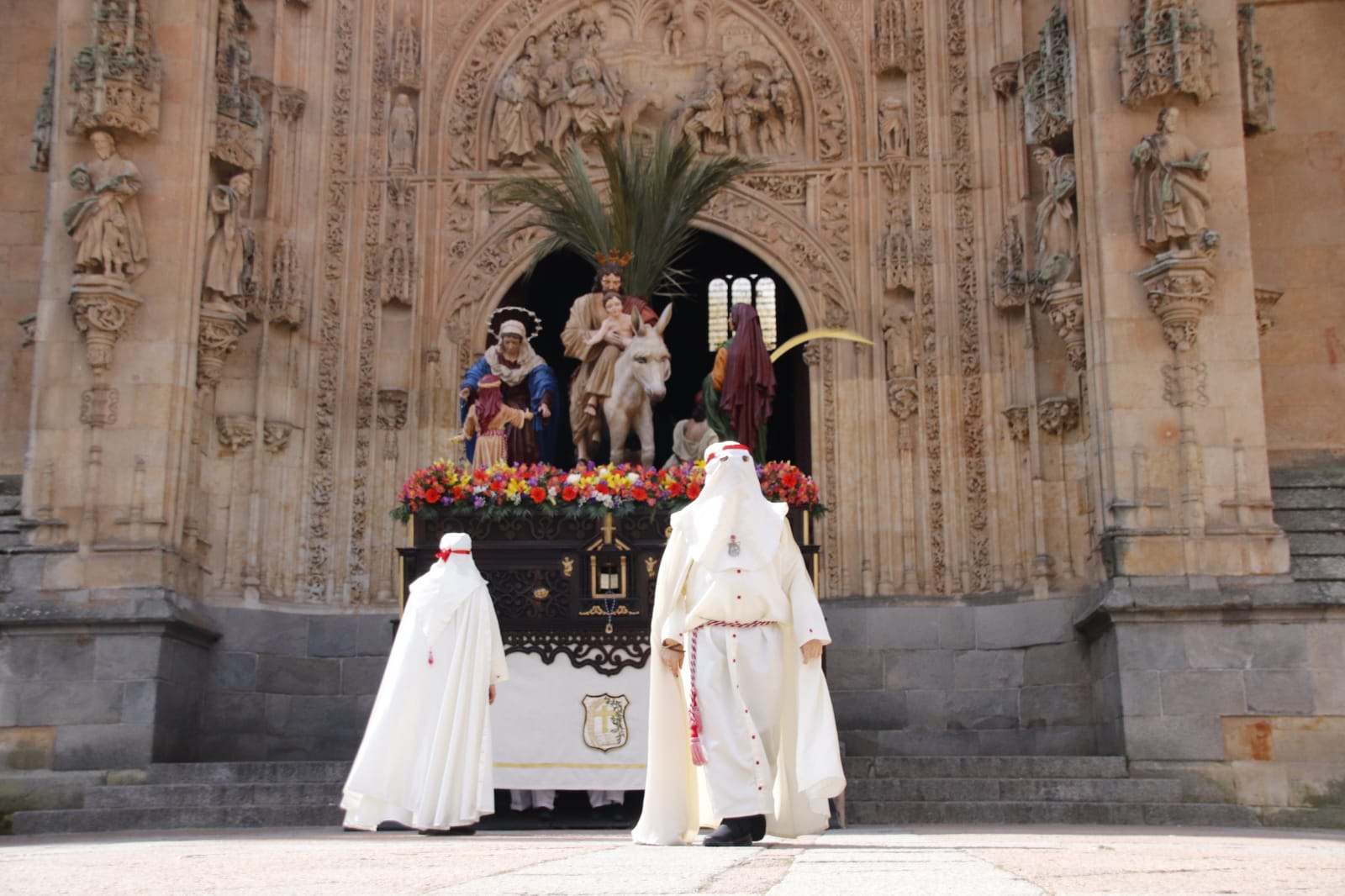 La Borriquilla inicia las procesiones de este Domingo de Ramos donde los niños han sido los protagonistas