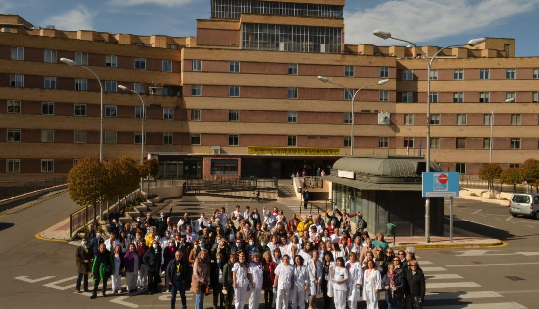 De la Prensa... Sanitarios salmantinos dicen adiós al Hospital Clínico en solitario Despedida-hospital-clinico-de-salamanca-1_11_1100x632