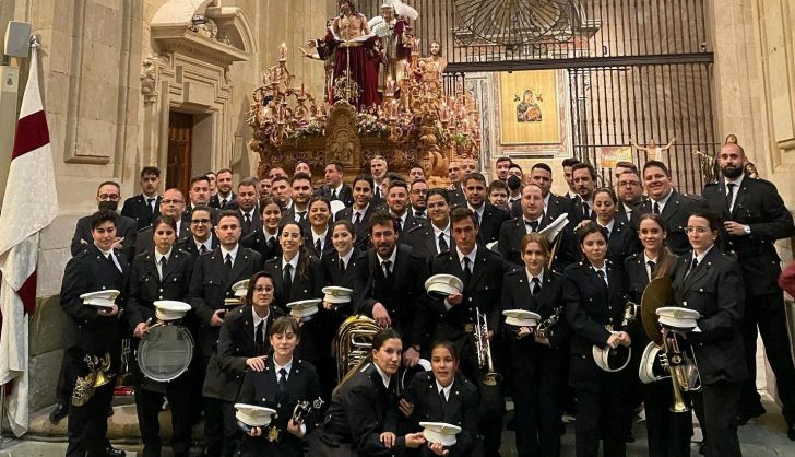 Agrupación Musical La Expiración tras su actuación el Domingo de Ramos en Salamanca
