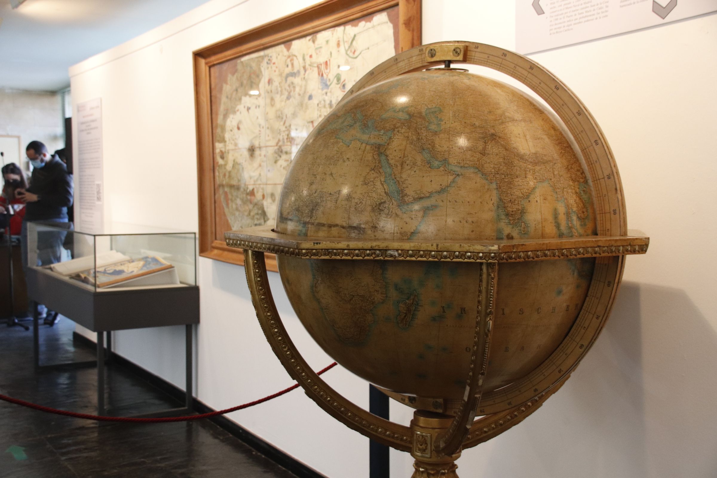 La Facultad de Geografía e Historia acoge la exposición “Cartografías en la Universidad de Salamanca: El fondo antiguo del Departamento de Geografía”
