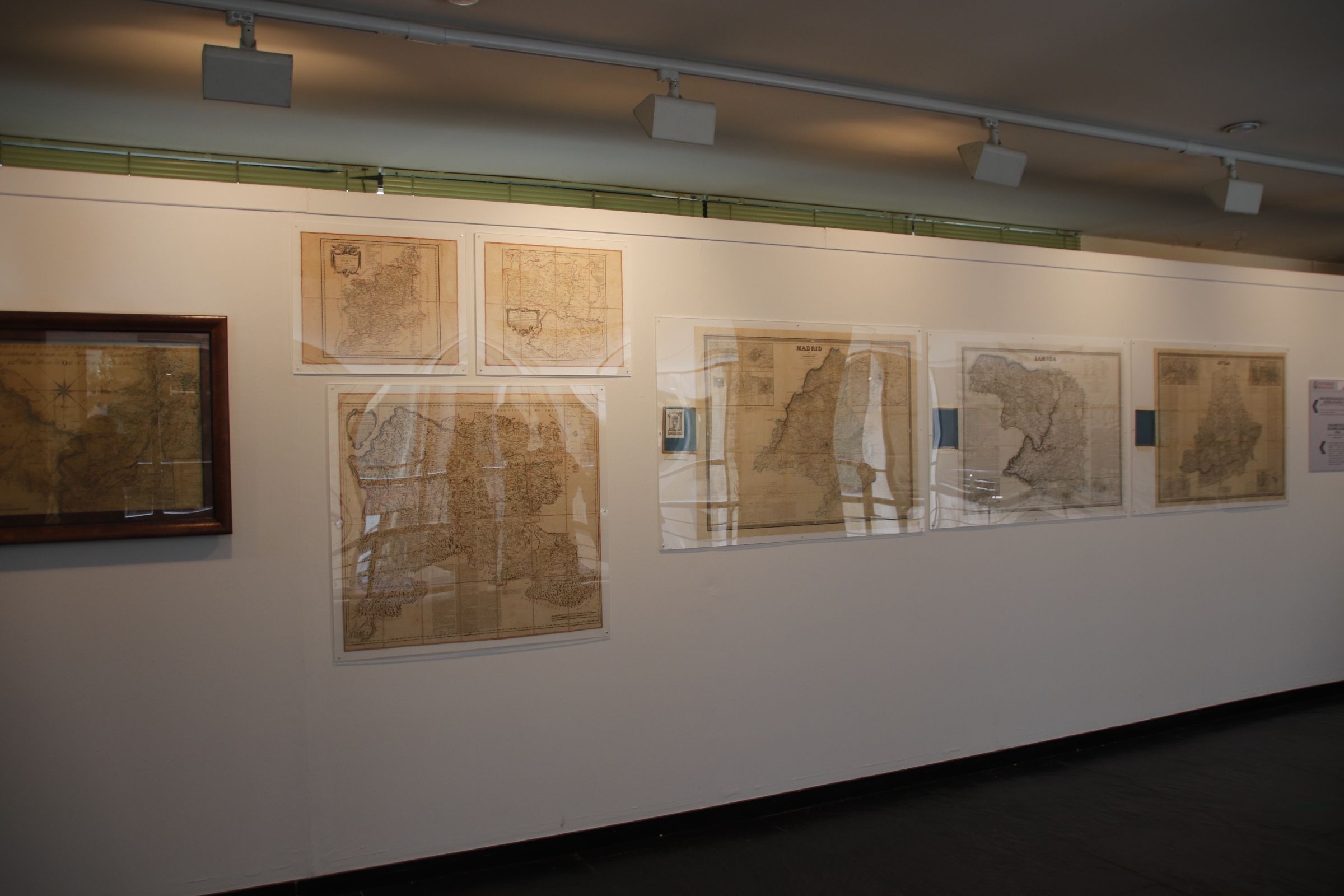 La Facultad de Geografía e Historia acoge la exposición “Cartografías en la Universidad de Salamanca: El fondo antiguo del Departamento de Geografía”