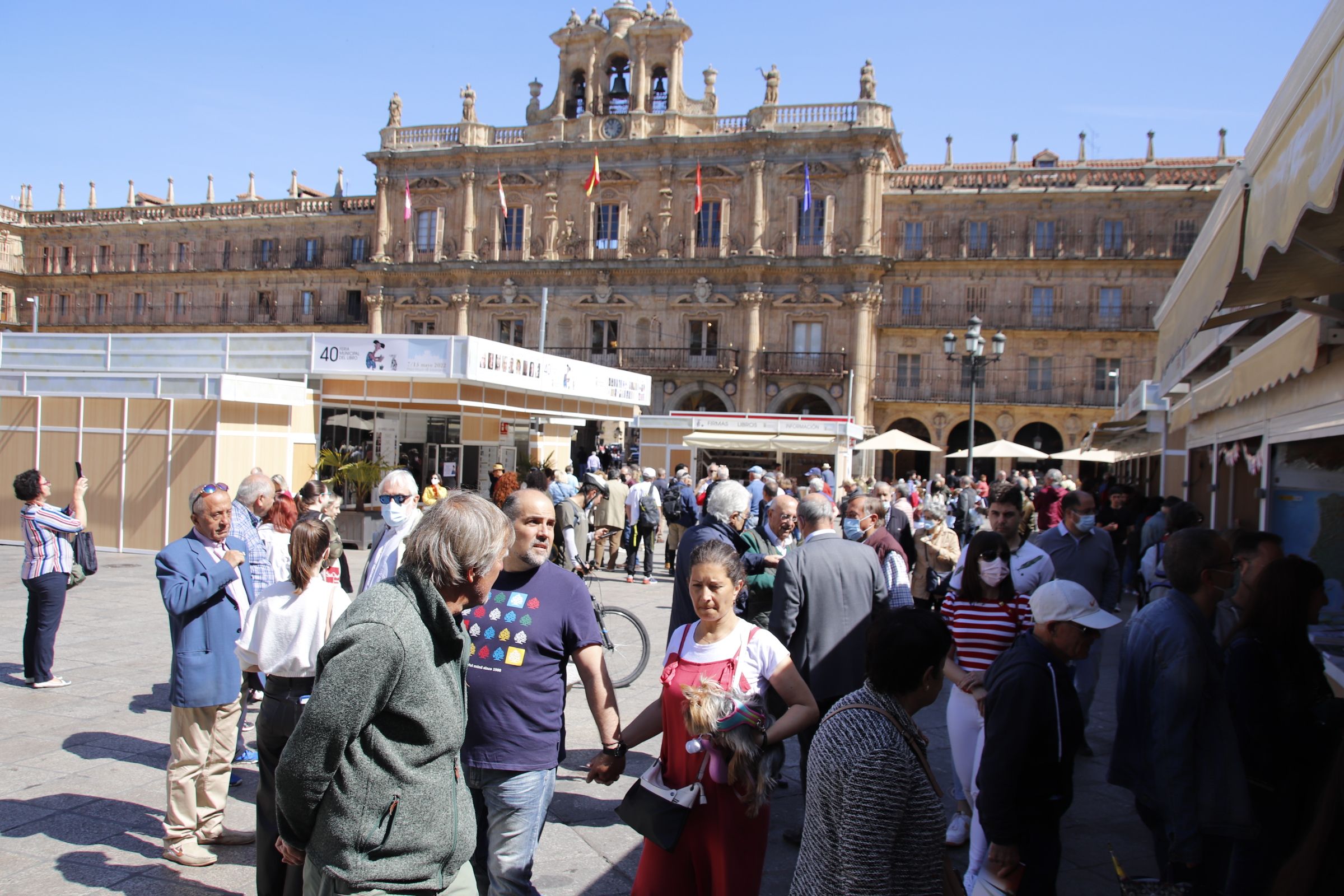 Inauguración de la Feria del Libro en la Plaza Mayor de Salamanca.