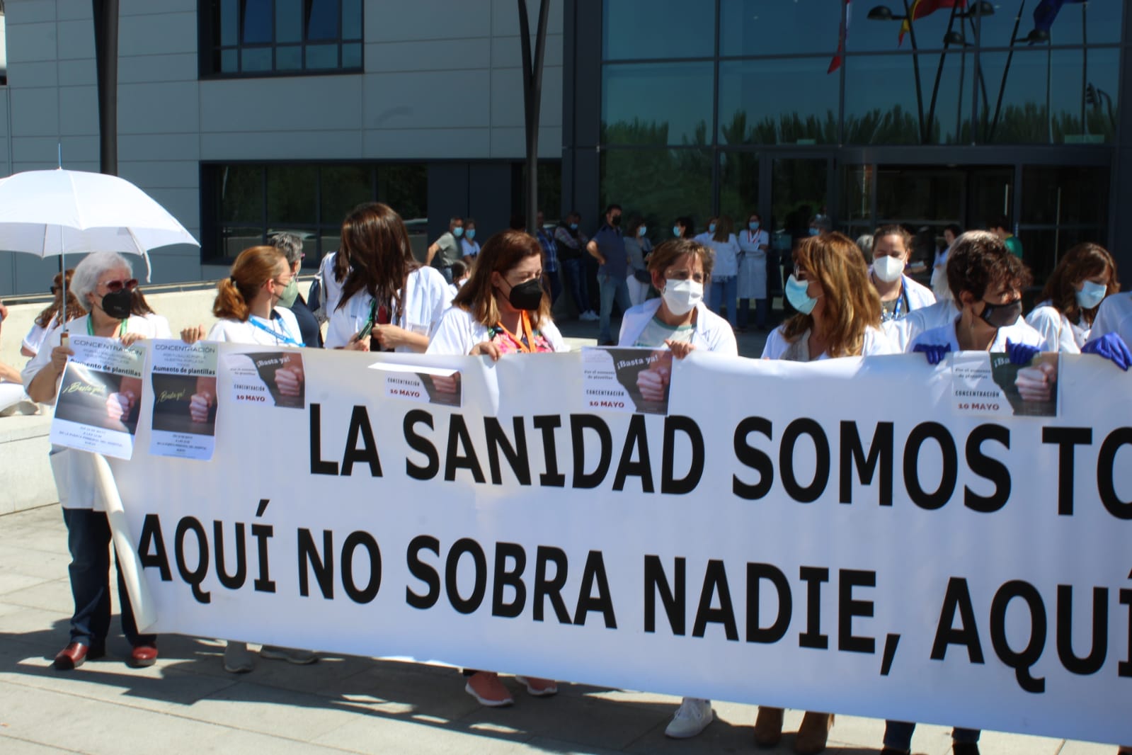 Sanitarios de Salamanca se concentran para pedir más personal (14)