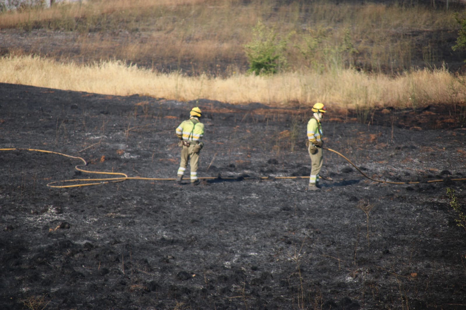 Foto de archivo de dos bomberos de la Junta | s24h