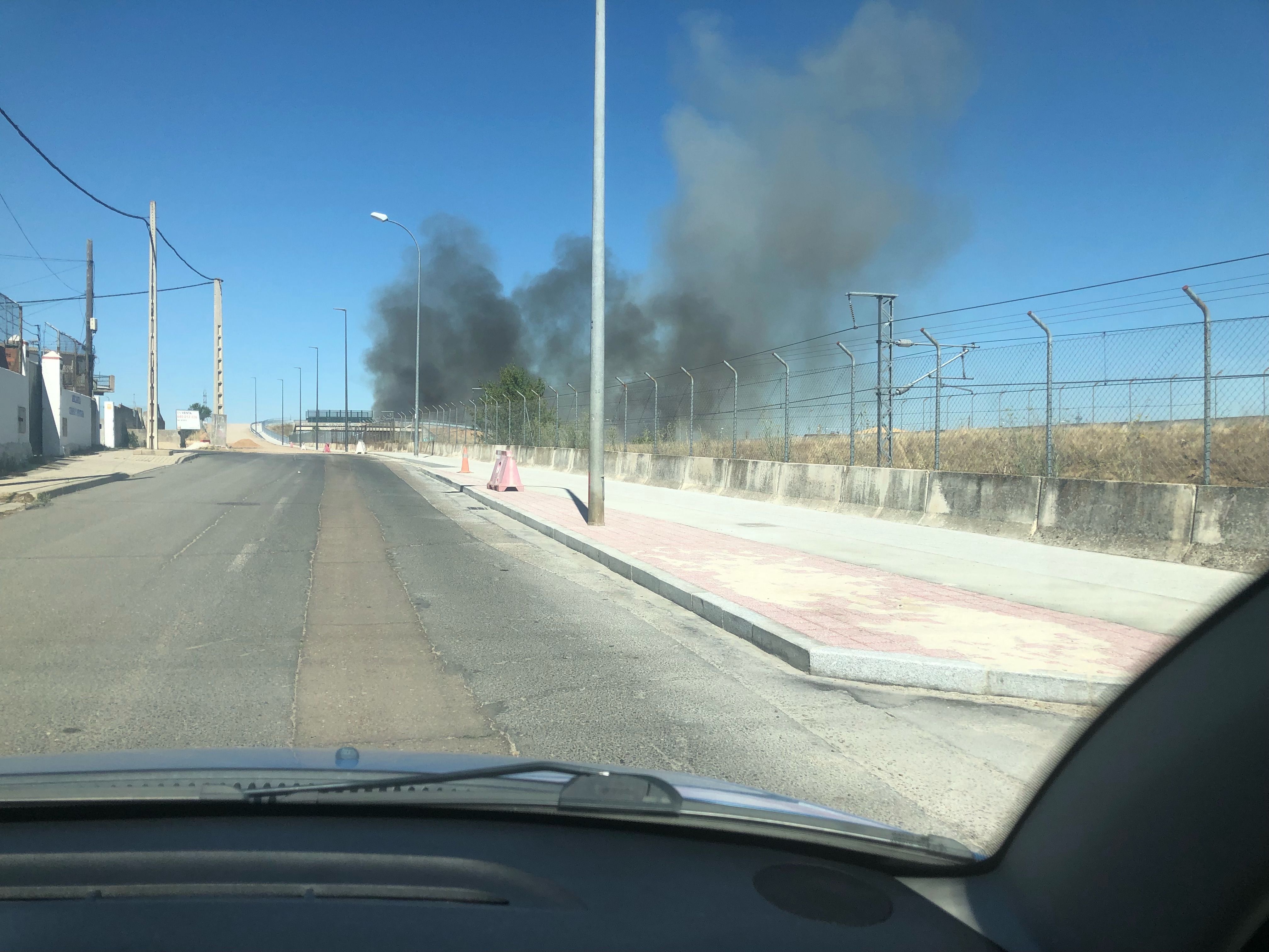 Incendio entre Salamanca y Cabrerizos. Fotos Saúl Martínez