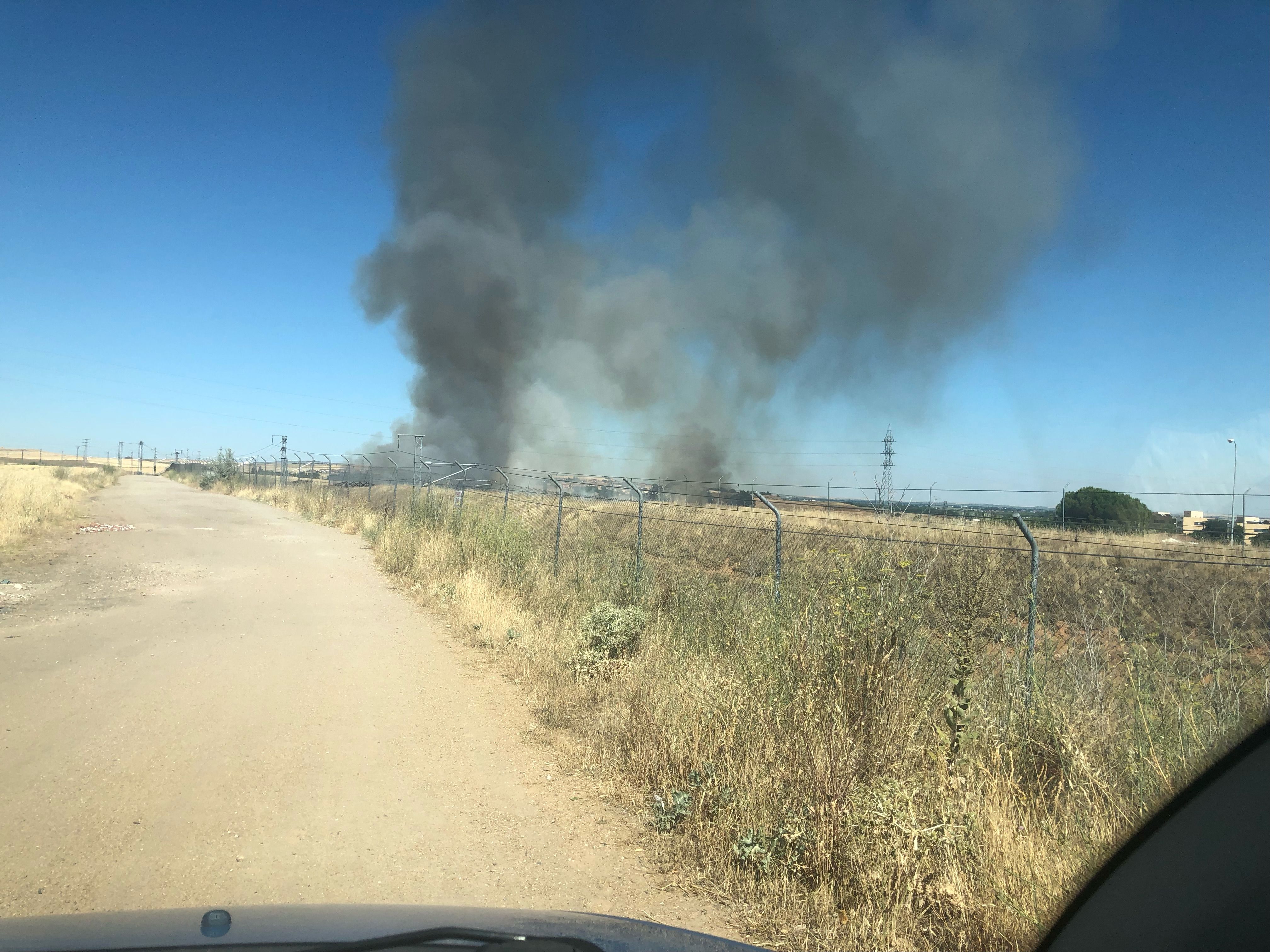 Incendio entre Salamanca y Cabrerizos. Fotos Saúl Martínez