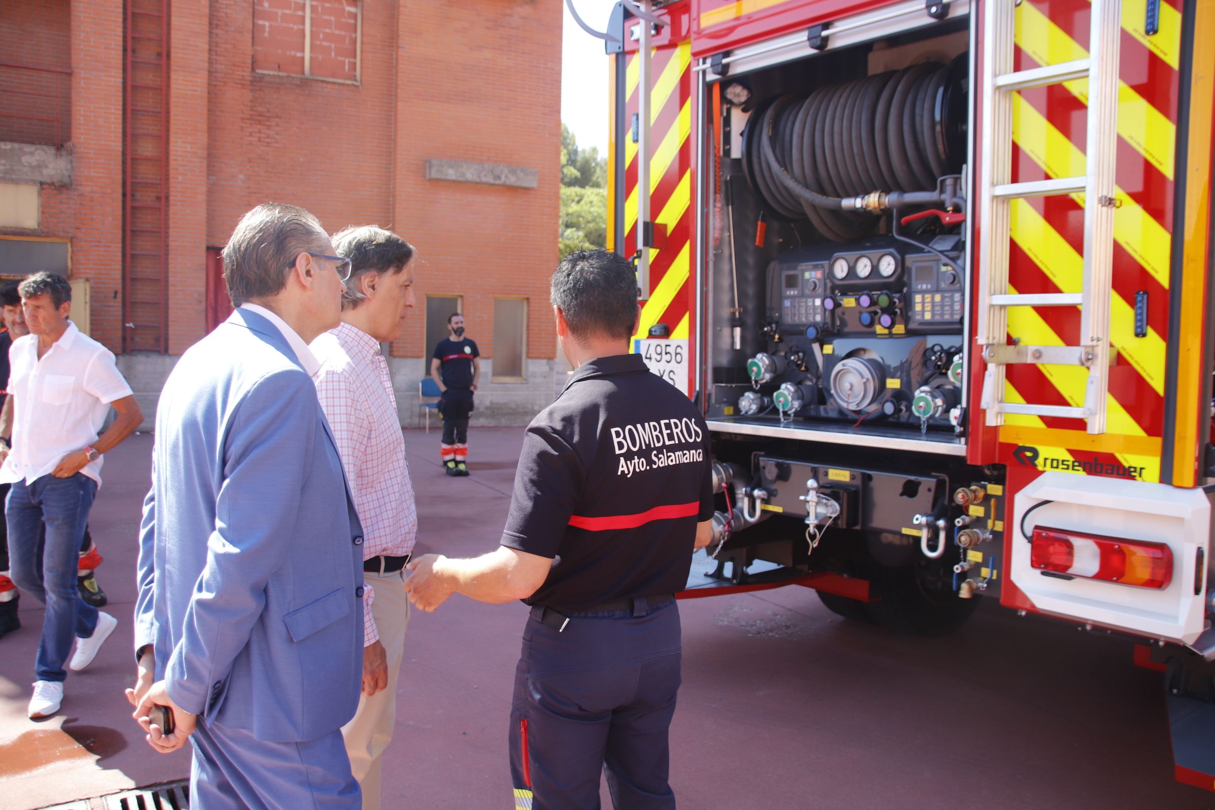 Carlos García Carbayo, presenta el nuevo vehículo del Servicio de Prevención, Extinción de Incendios y Salvamento