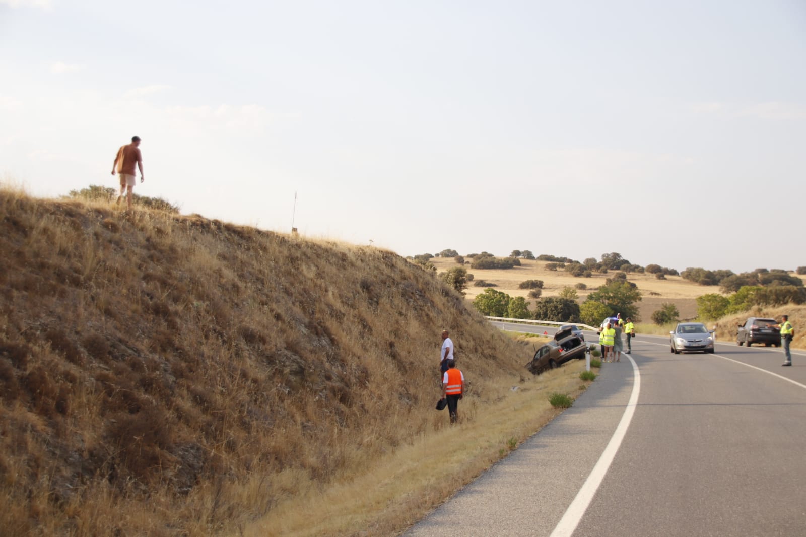 Accidente camino a Mozárbez: una mujer se sale de la vía 