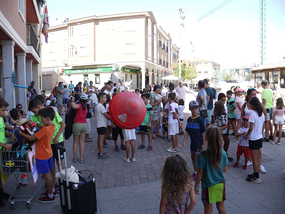 Juegos en la calle y desayuno saludable Fiestas San Roque Carbajosa (1)