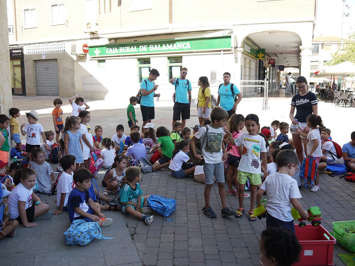 Juegos en la calle y desayuno saludable Fiestas San Roque Carbajosa (3)