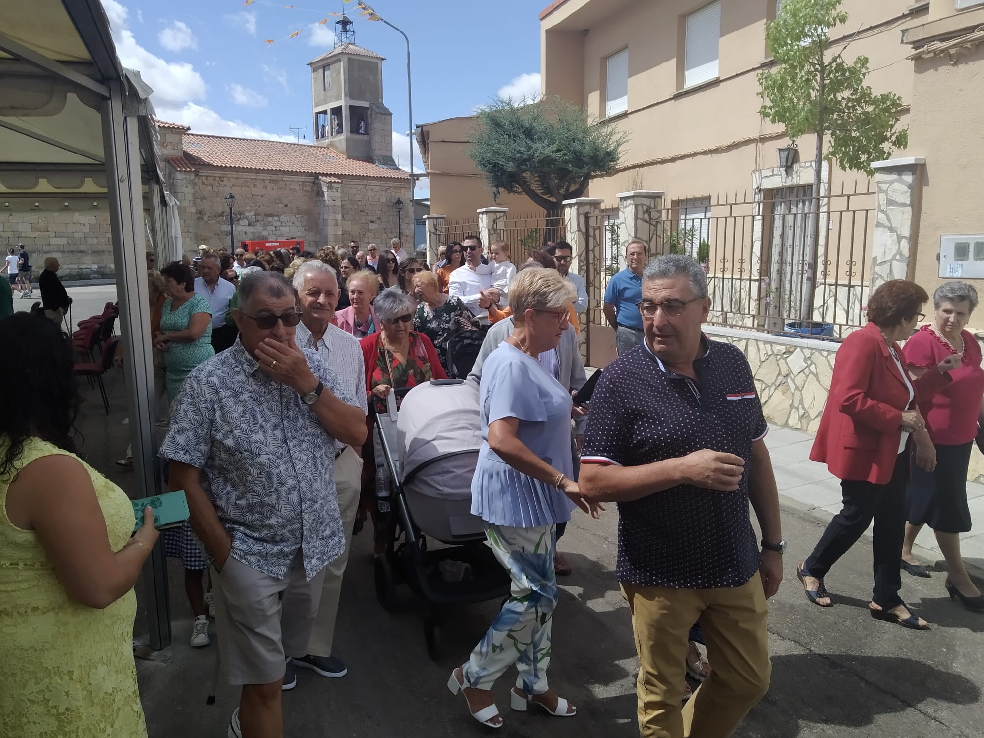 Procesión por las fiestas patronales en Valdelosa (8)