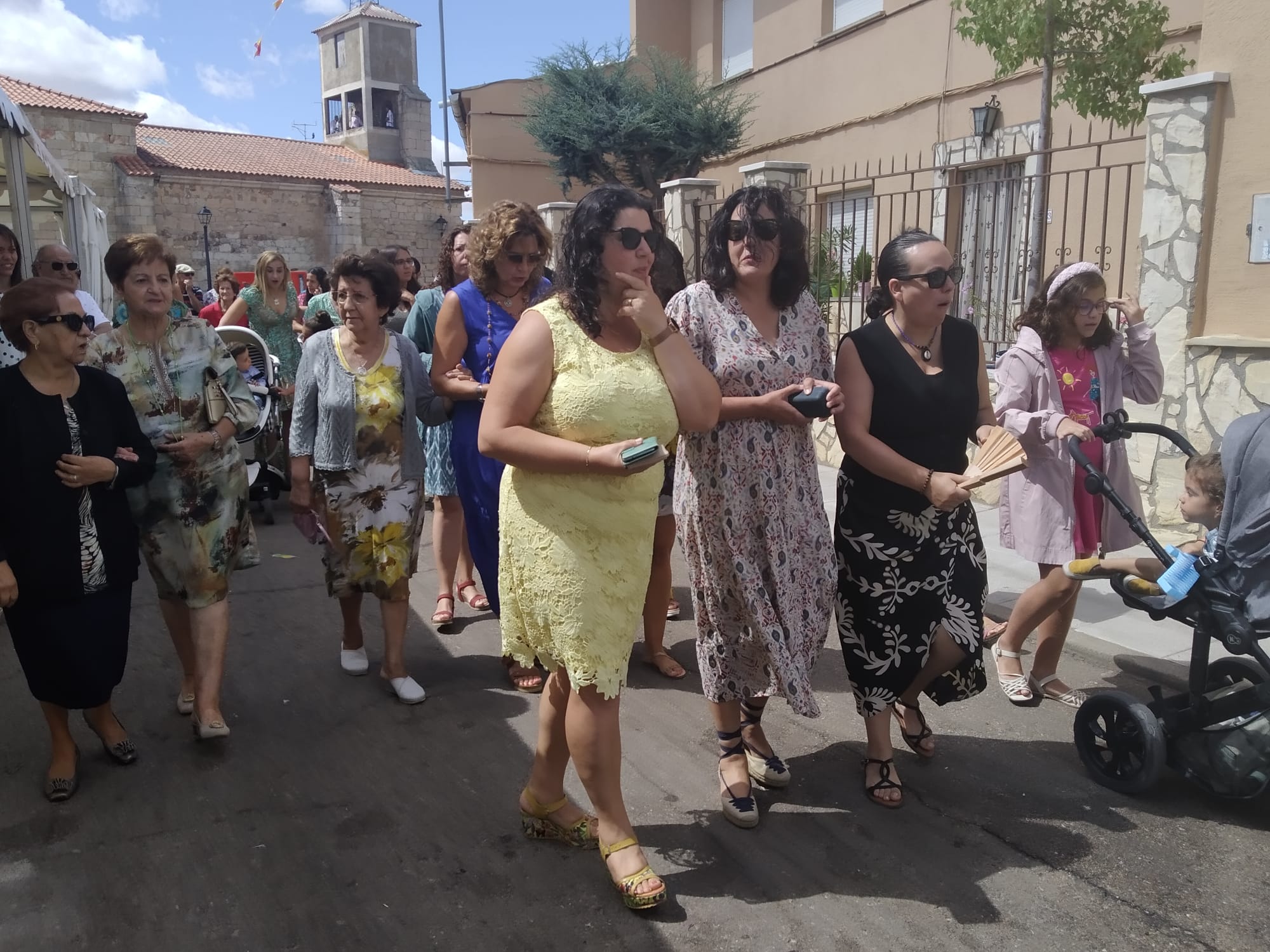 Procesión por las fiestas patronales en Valdelosa (11)