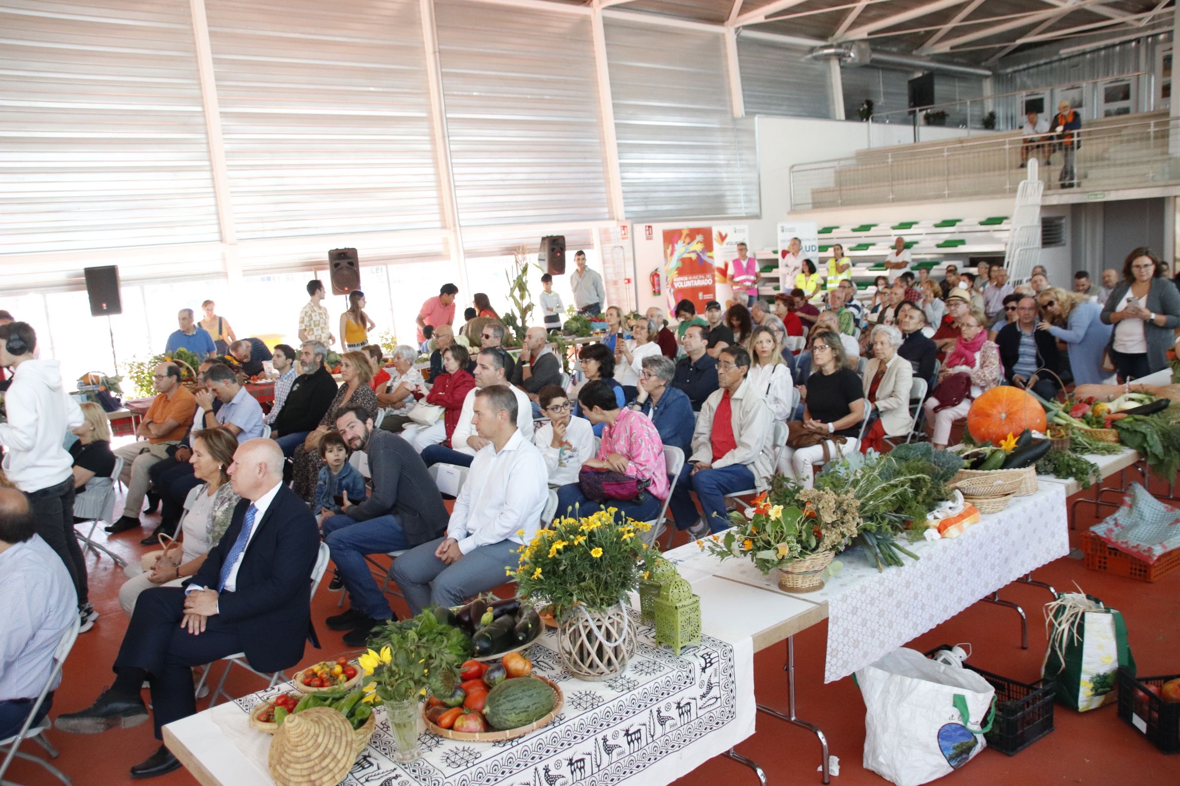 Miembros de la Corporación Municipal participan en la apertura de la Lonja de los Huertos Urbanos