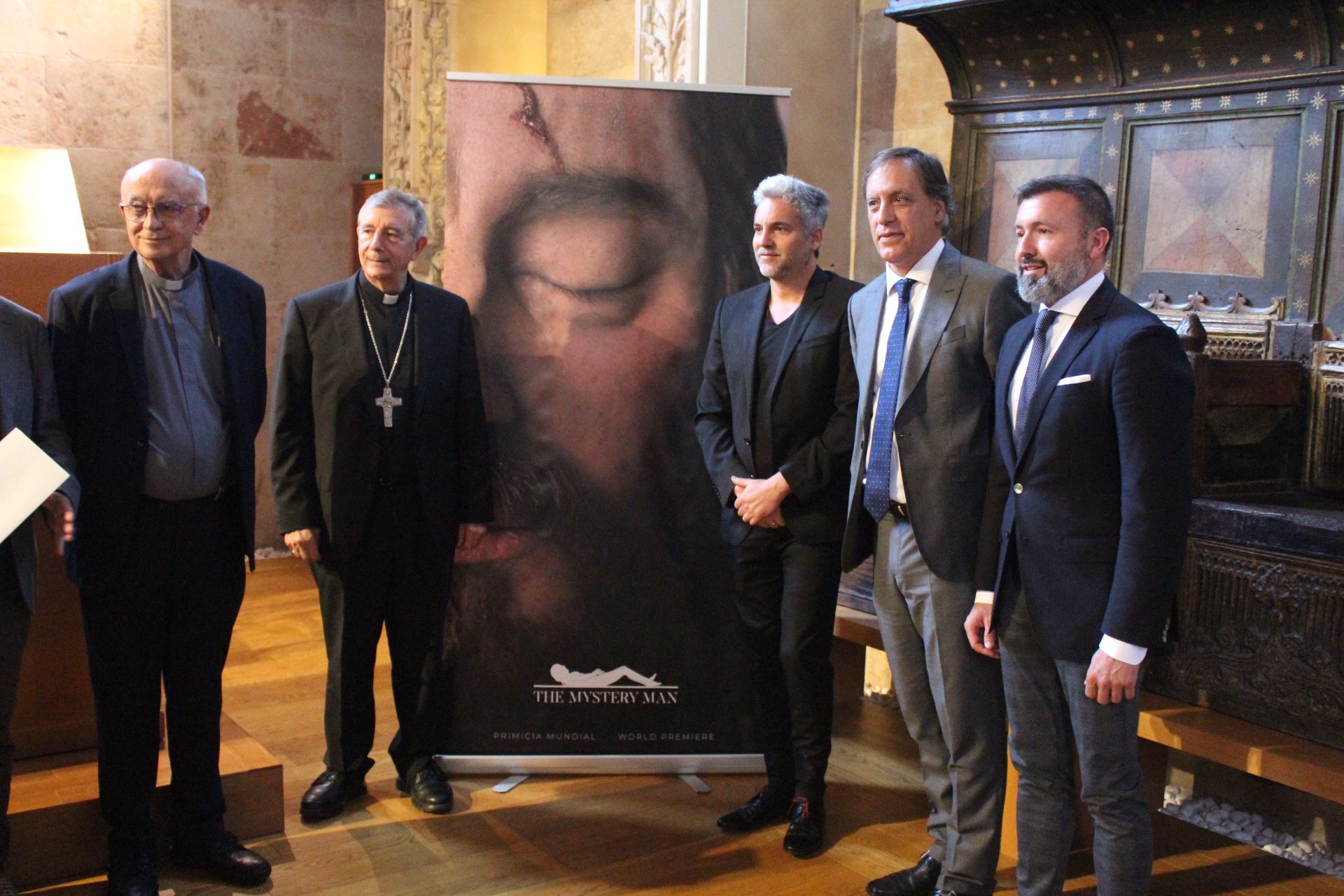 GALERÍA | Carlos García Carbayo presenta la exposición "mystery man" en La Catedral Vieja de Salamanca