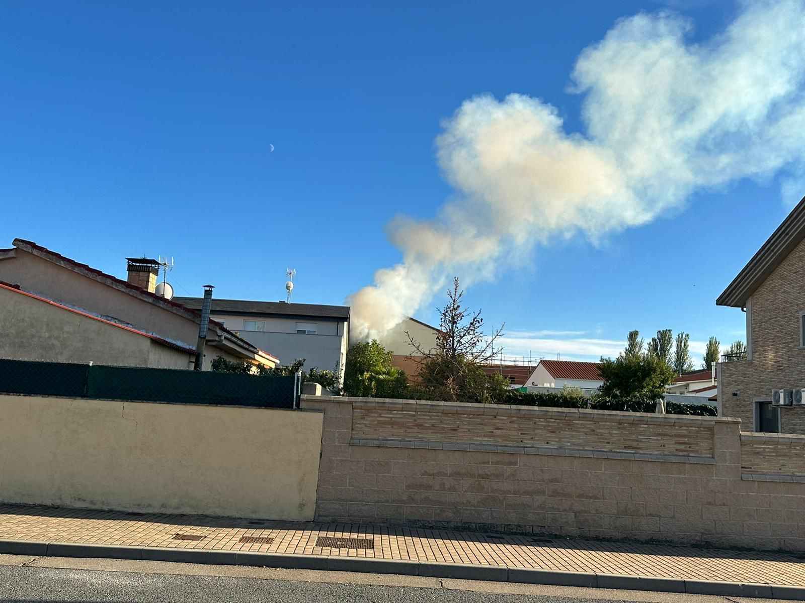 incendio vivienda en Ana María Matute (Villamayor) (6)