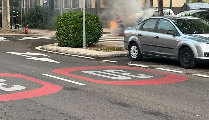 coche incendiado en avenida Maristas (2)