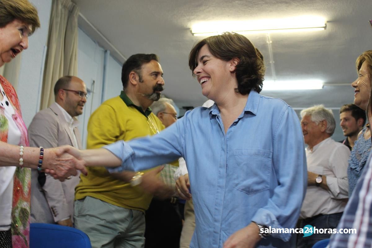  Soraya sáenz de santamaría en Salamanca   campaña primarias (26) 
