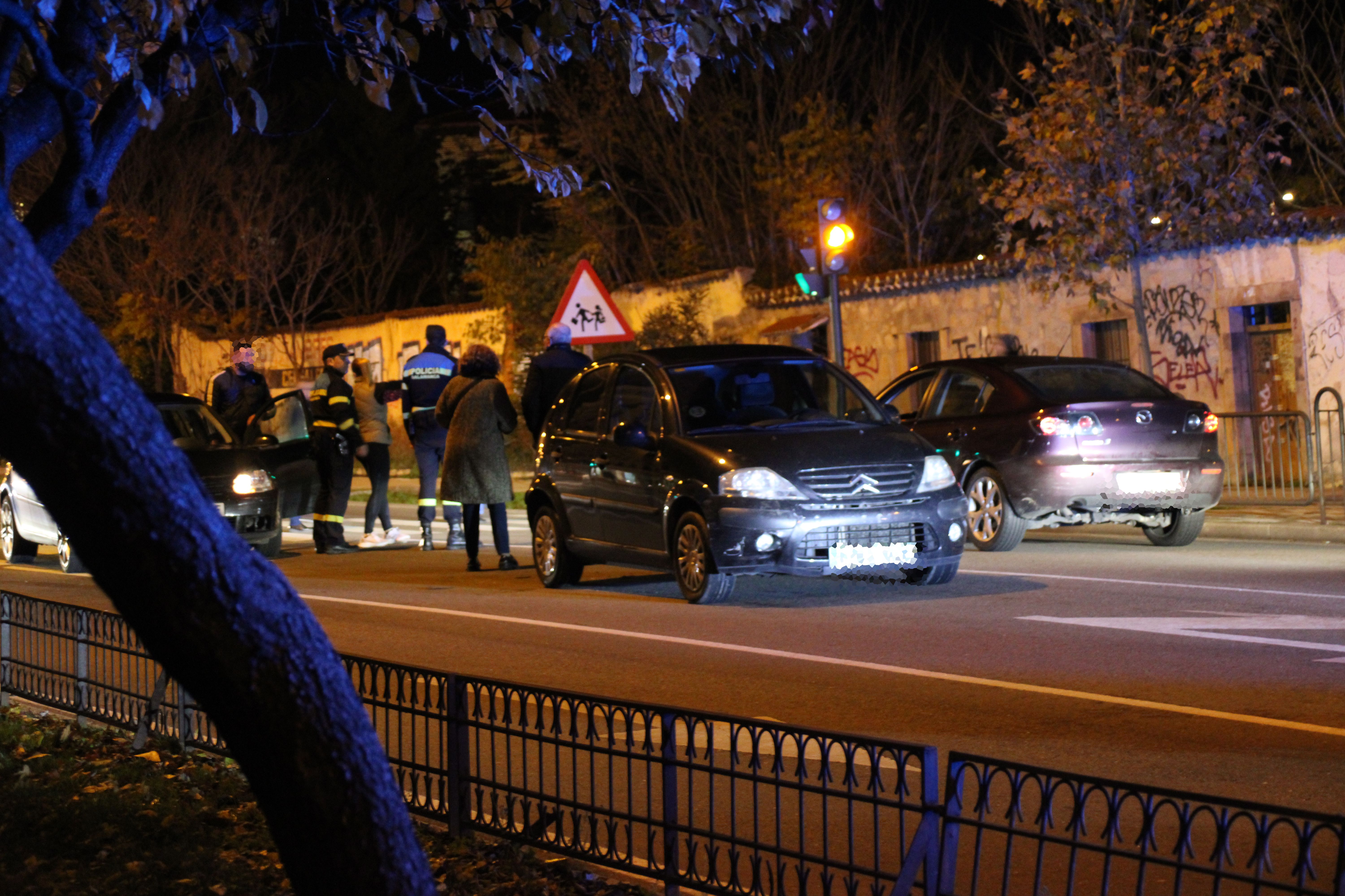 Accidente entre dos coches y una motocicleta en la avenida Raimundo de Borgoña (3)
