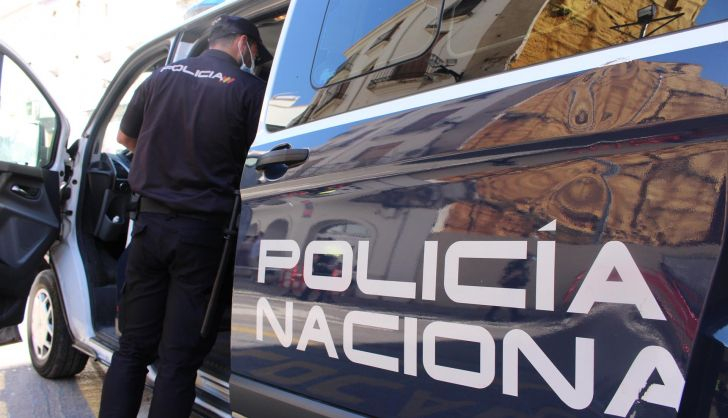 La policía auxilia en Burgos a un bebé cuyo padre olvidó que lo llevaba dentro del coche al volver a casa