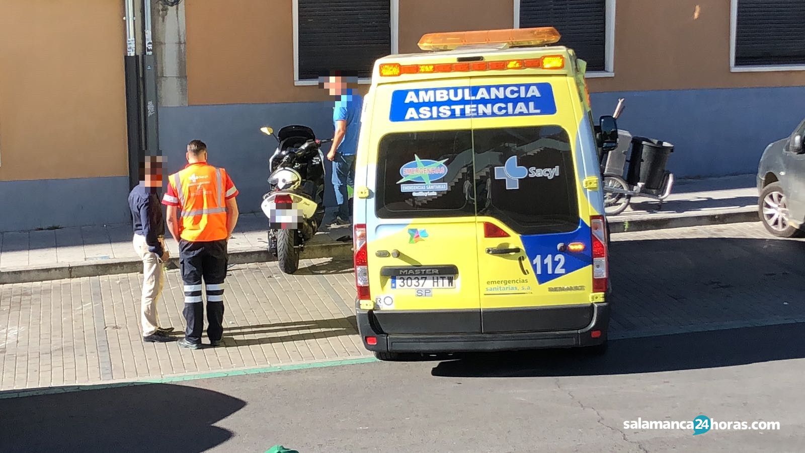  Accidente Corte Inglés Ambulancia Policía Local (4) 