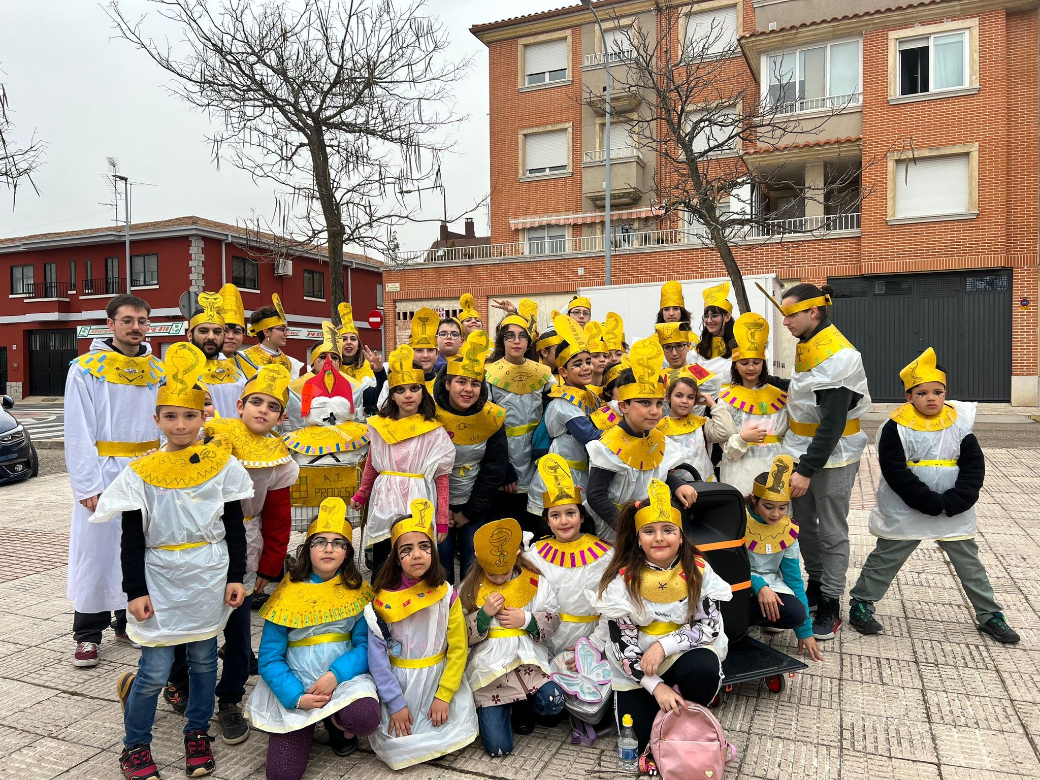 GALERÍA | Pasacalles de Carnaval del Consejo Social del Rollo en Puente Ladrillo 