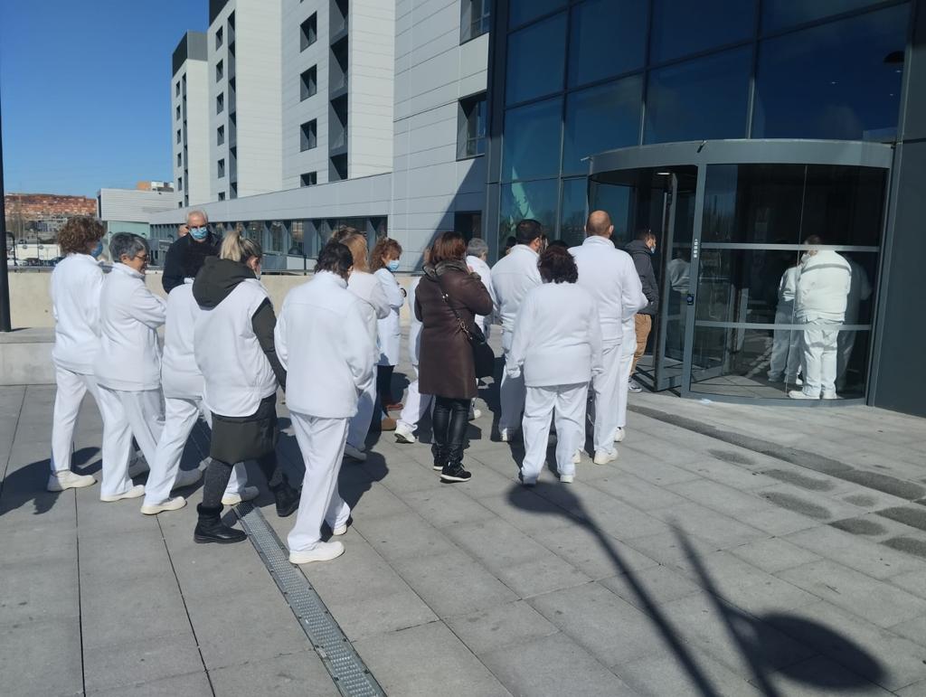 De la Prensa... Los trabajadores de la cocina del Hospital de Salamanca se plantan y se movilizan por la falta de soluciones de Gerencia Whatsapp-image-2023-02-24-at-14-09-31