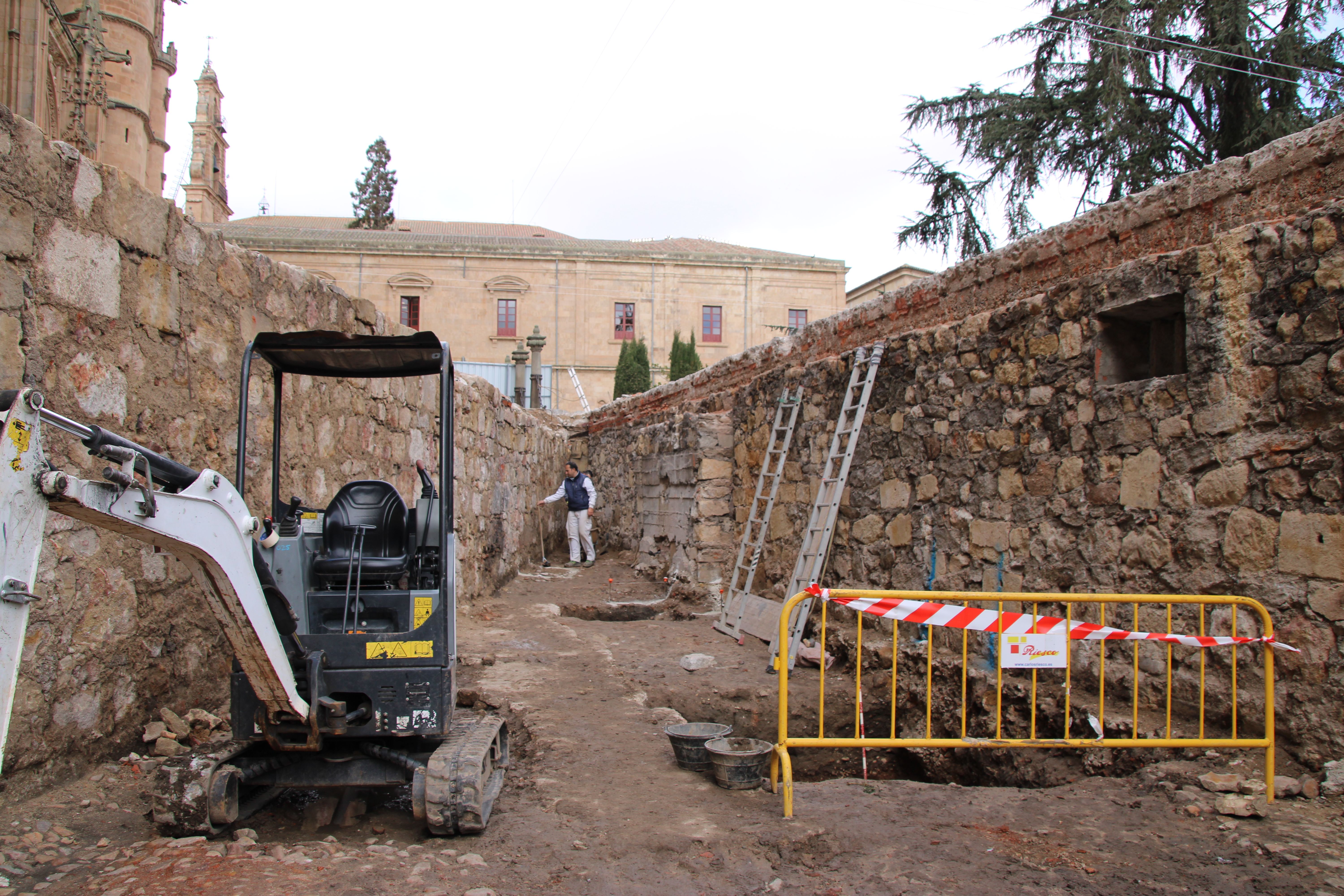 Trabajos para reformar el atrio de la Catedral Nueva de Salamanca  (2)
