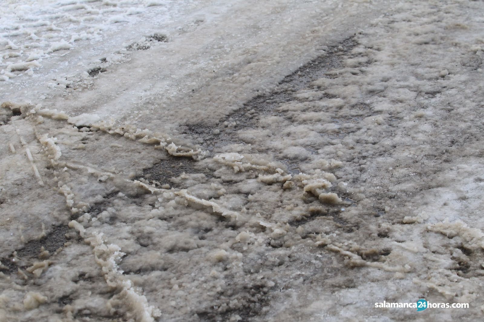  Carretera con hielo. Foto de archivo
