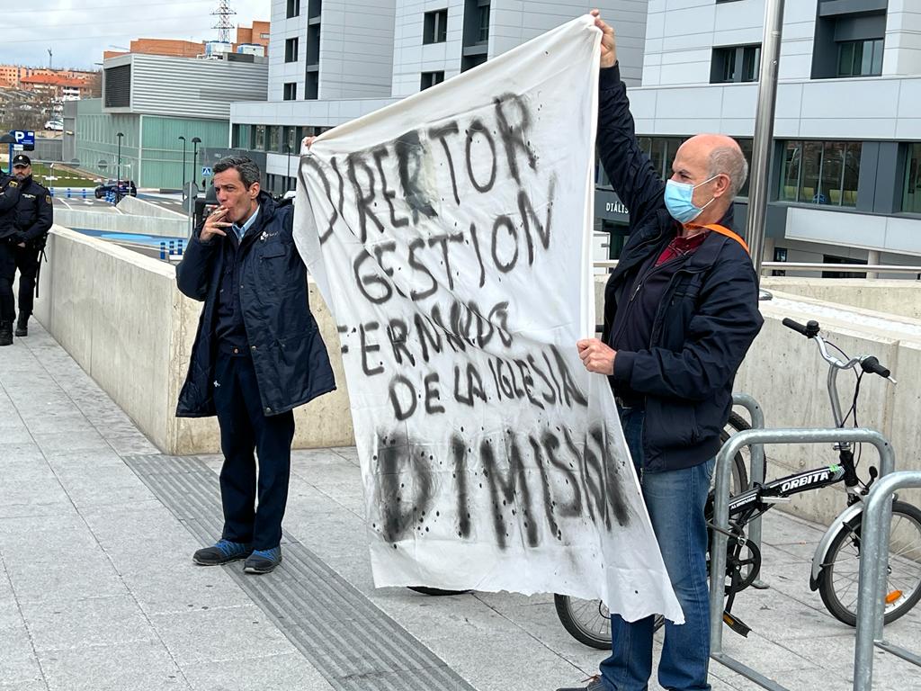 Concentración de los trabajadores de mantenimiento por la privatización del servicio en el hospital de Salamanca. Fotos S24H (18)