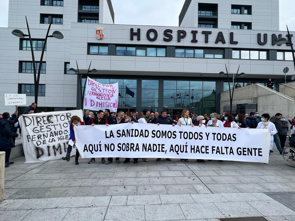 Concentración de los trabajadores de mantenimiento por la privatización del servicio en el hospital de Salamanca. Fotos S24H (20)