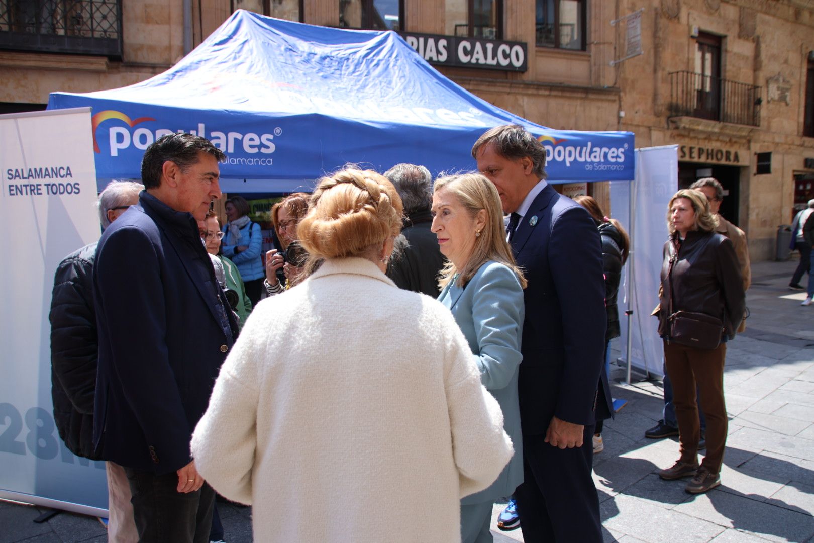 Ana Pastor, visita Salamanca para apoyar la candidatura de Carlos García Carbayo a la alcaldía de la ciudad