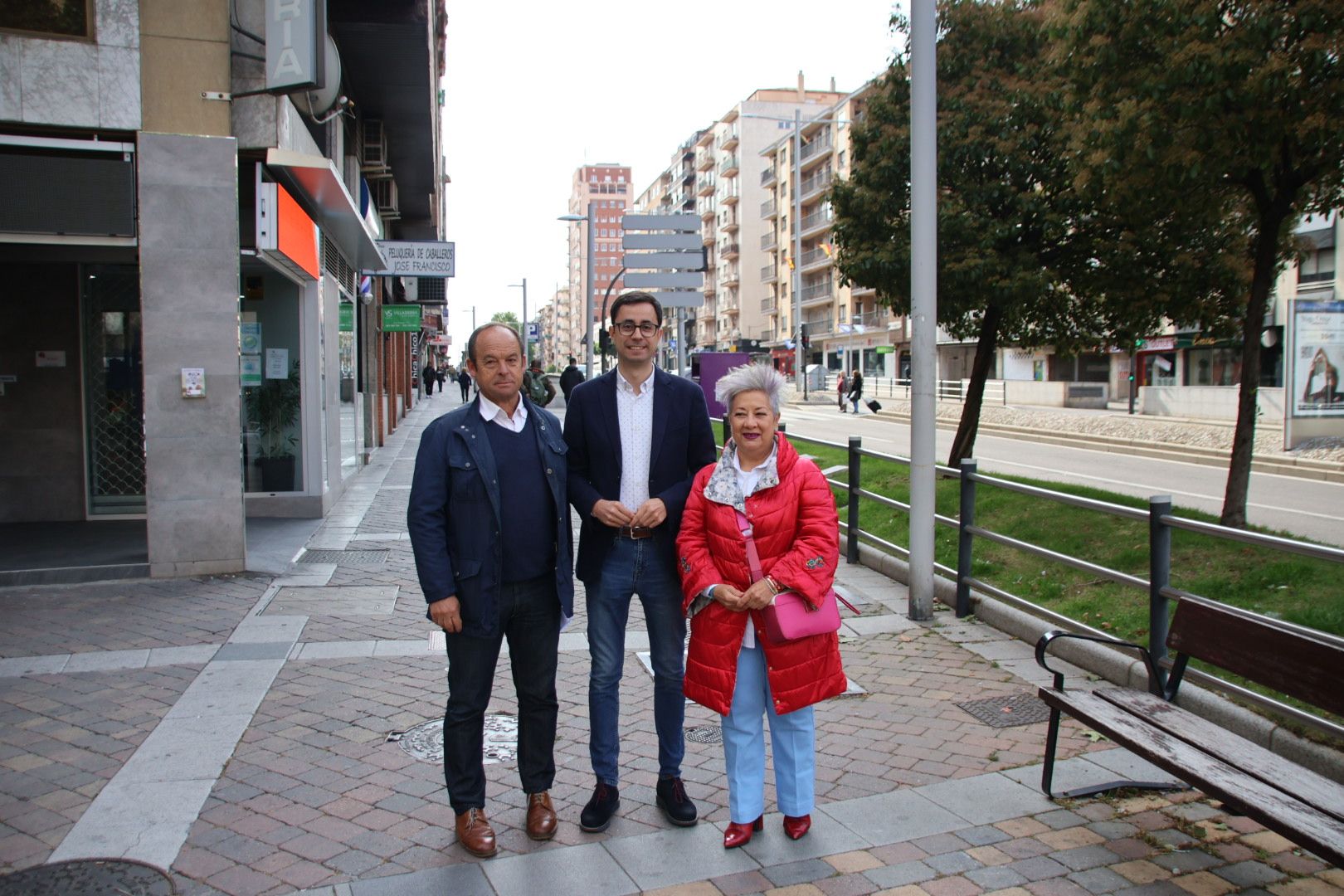 José Luis Mateos, Jesús Herrero y Gloria Guillén informan sobre propuestas en materia de comercio