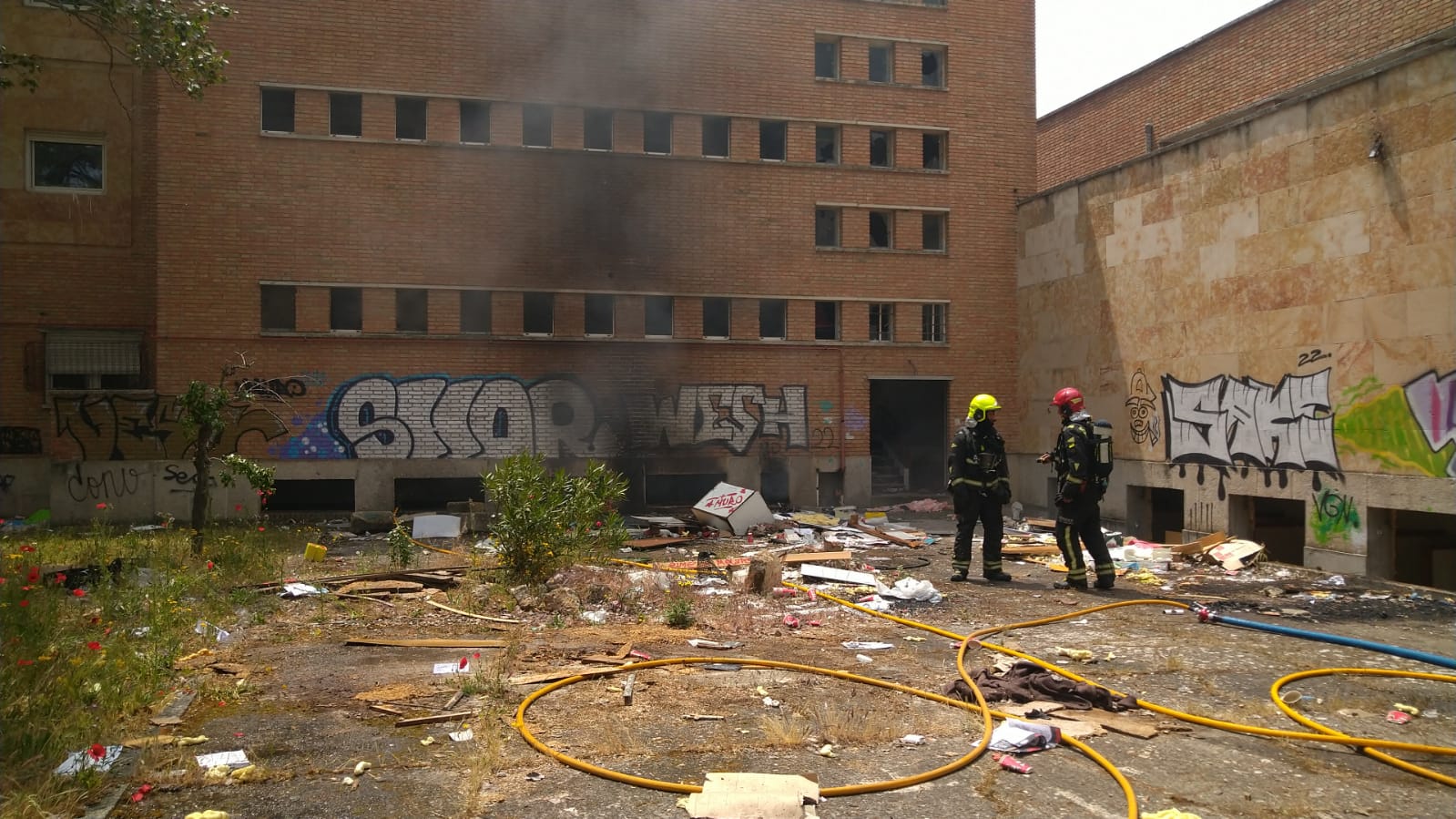 Incendio en una residencia de Ciudad Jardín. Fotos Carlos G (6)