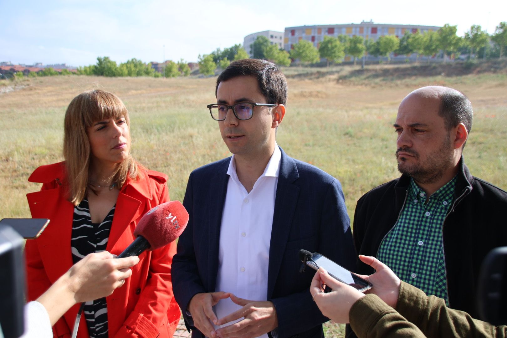 José Luis Mateos, María Sánchez y Chema Collados informan sobre propuestas en materia de infraestructuras y servicios municipales en los barrios