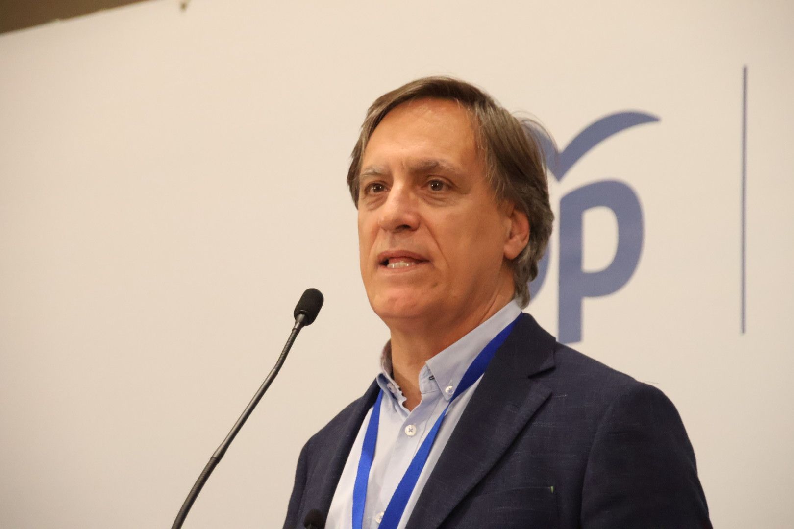 Carlos García Carbayo en un discurso tras vencer en las elecciones municipales de 2023