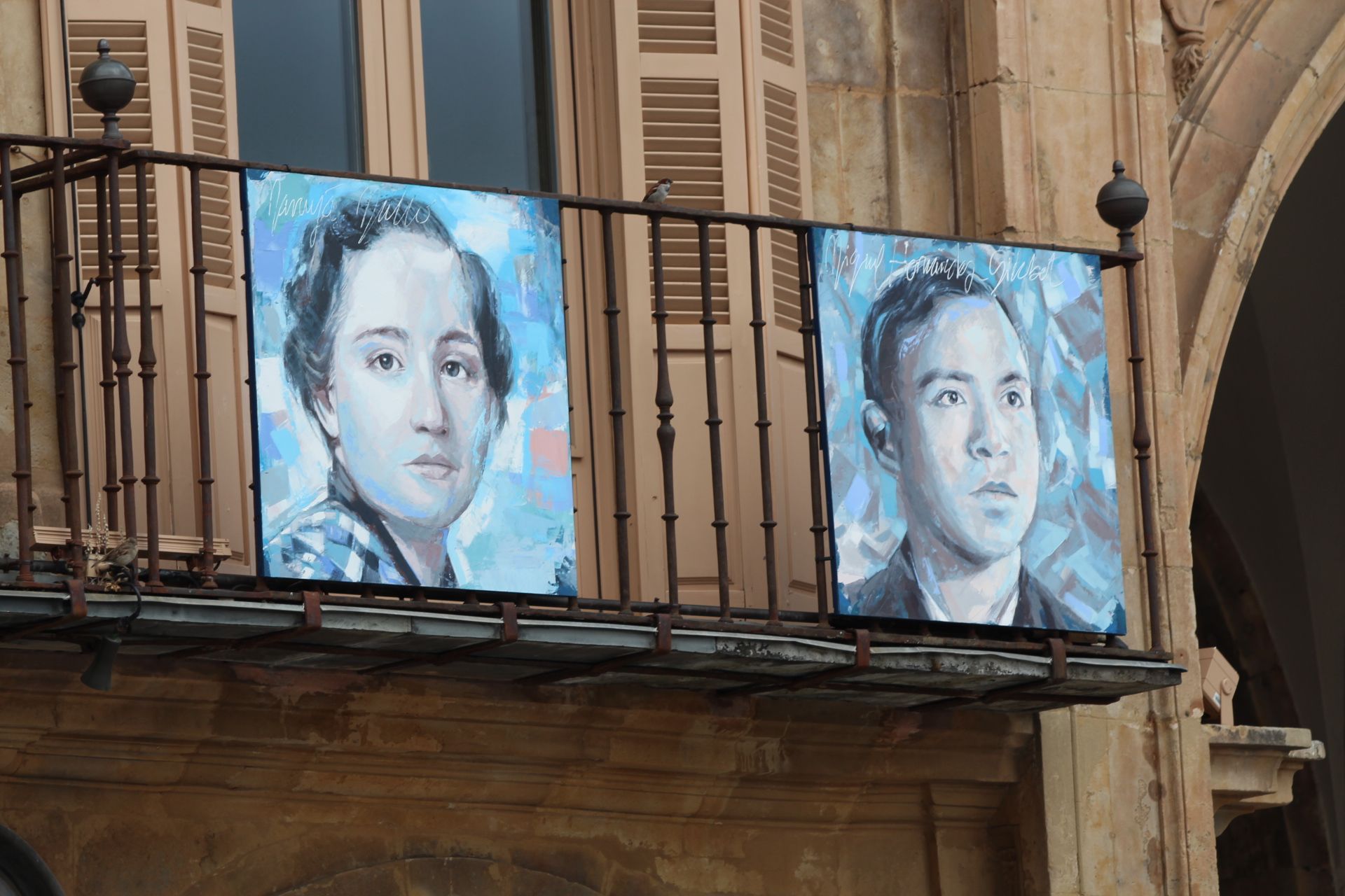 GALERÍA | Original homenaje al escritor Federico García Lorca en la Plaza Mayor 