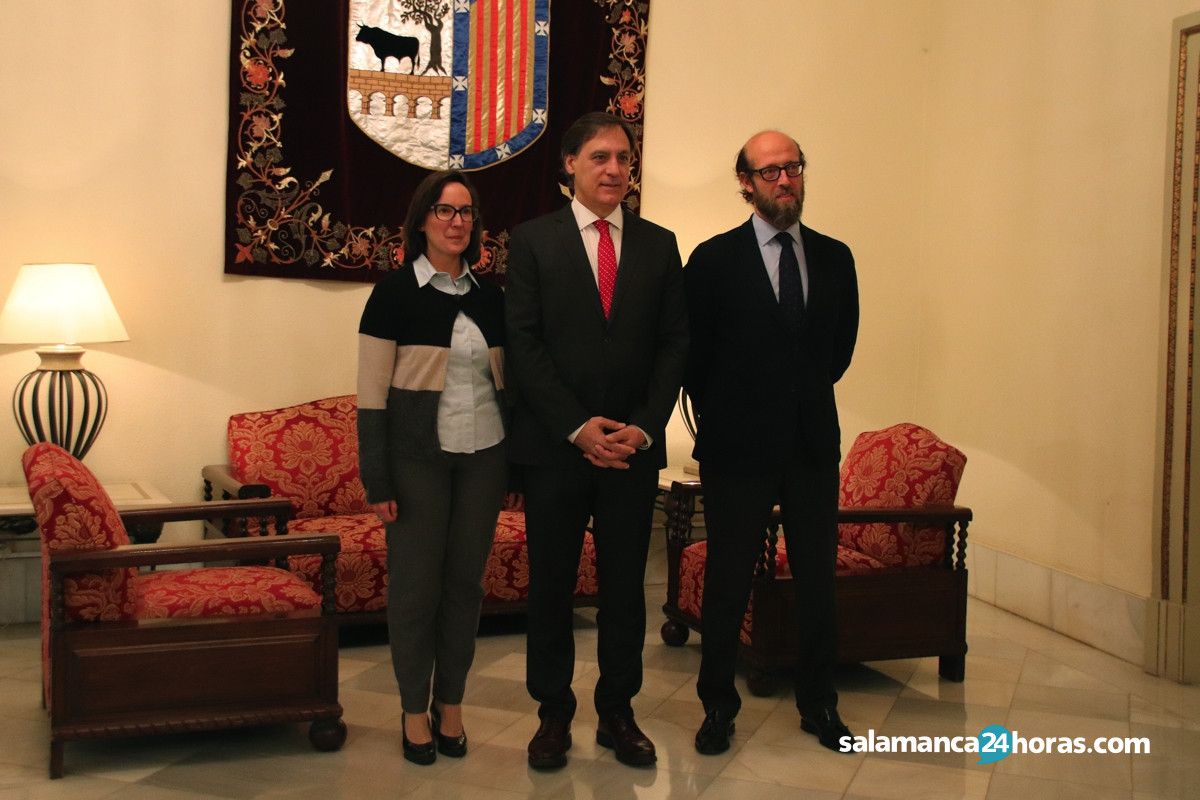  Carbayo recibe al director y a la cooerdinadora provincial de la Fundación del Toro de Lidia2 