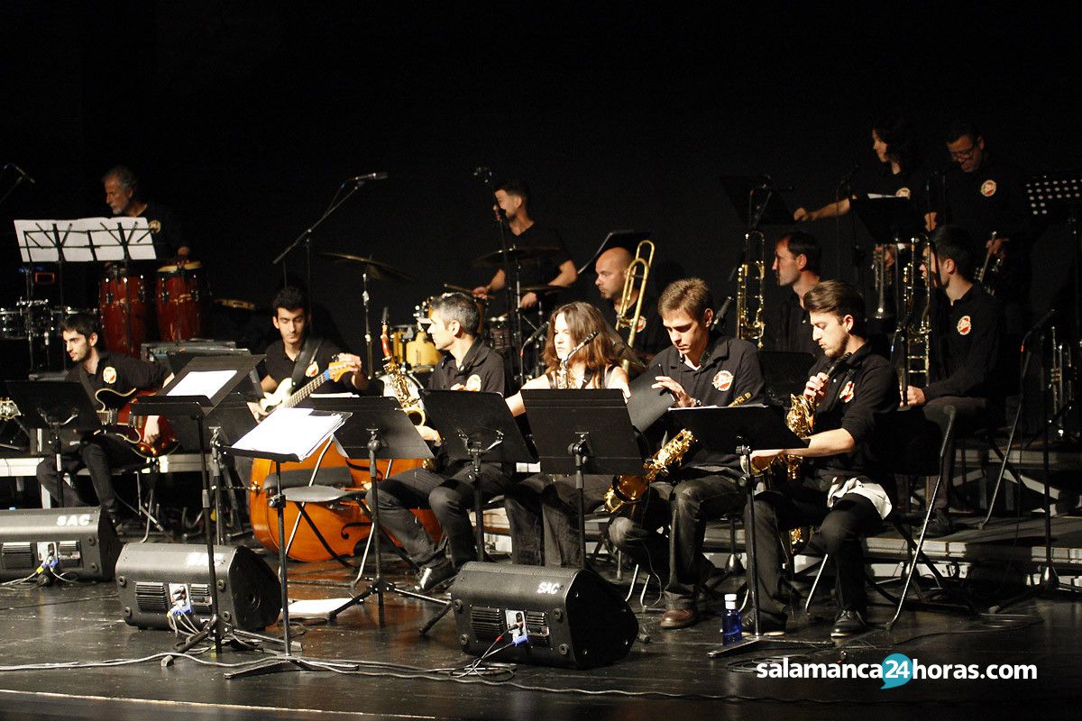  Big Band de la USAL con el saxo tenor Abrahan de Román (11) 