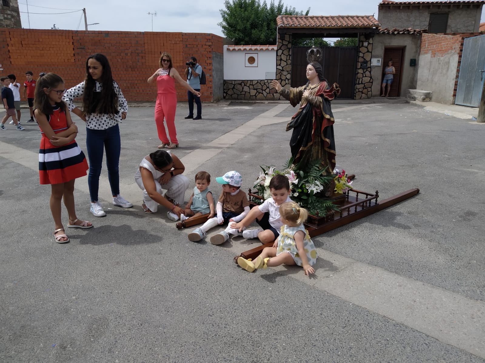 Procesión en Peñarandilla en honor a la Virgen de la Asunción (1)