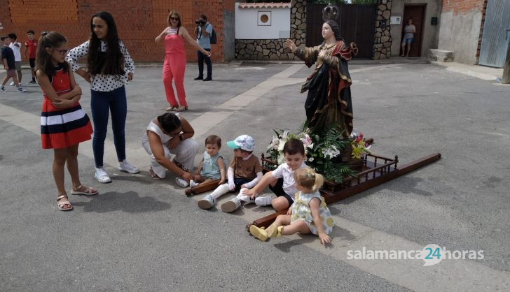 Procesión en Peñarandilla en honor a la Virgen de la Asunción (1)